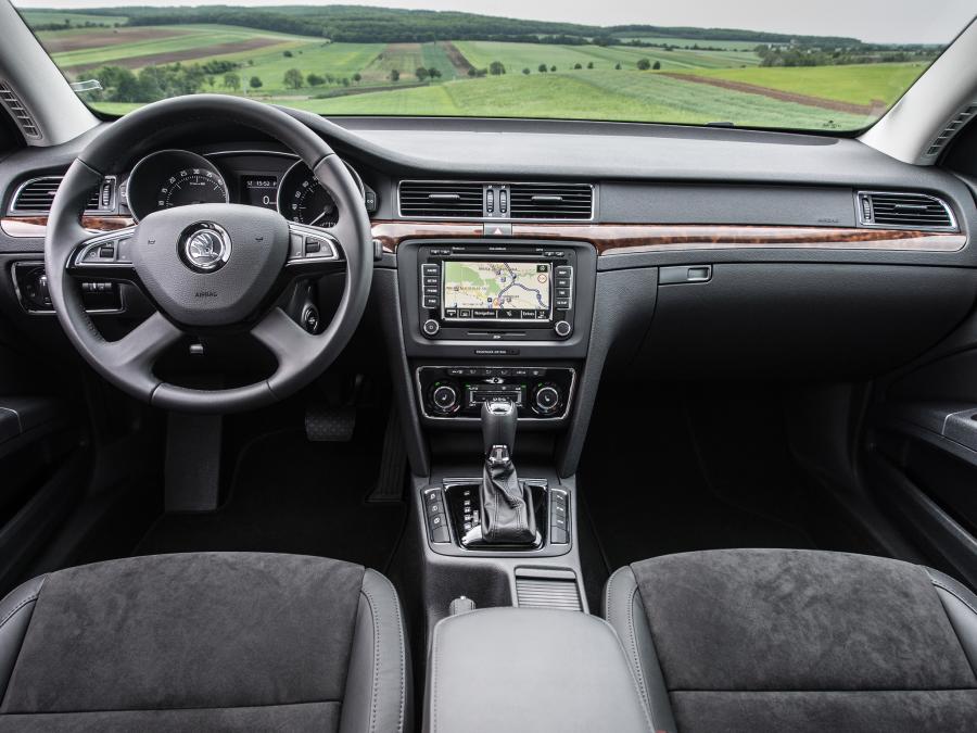  Skoda Superb Combi 2013 года  (фото 21 из 21)